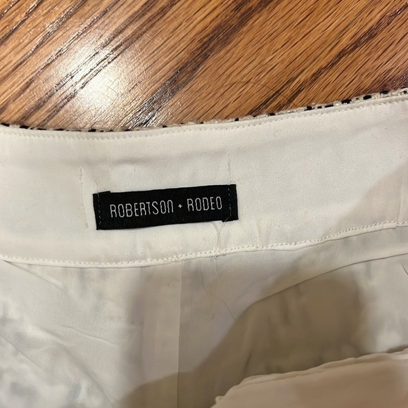 Robertson + Rodeo Woman’s Cream and Black Shorts Size XS - Picture 3 of 7